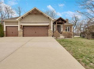 701 SE Sparrow Ct, Blue Springs, MO 64014