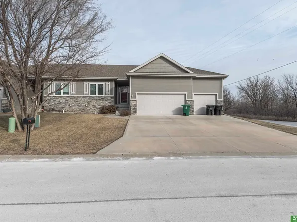 2602 Fountain Cir, Plattsmouth, NE 68048