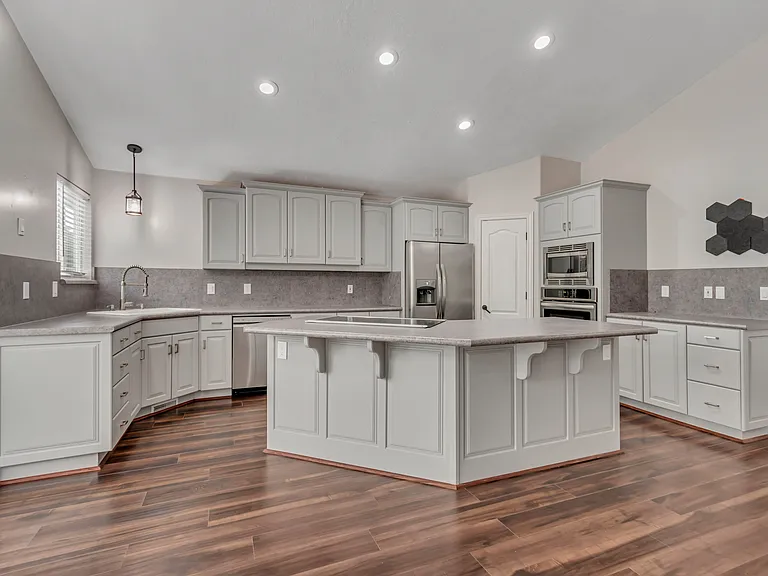 2154 E Wasatch Blvd — Photo 2