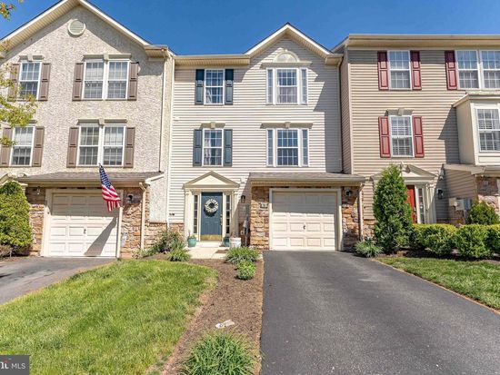 27 Creekside Dr, Pottstown, PA 19464