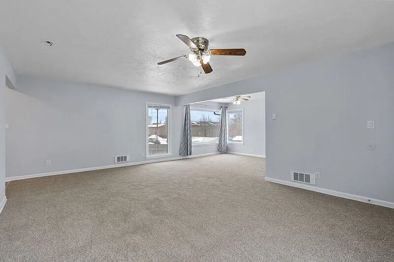 4 bed, 2.0 bath, $1,700 — Photo 3