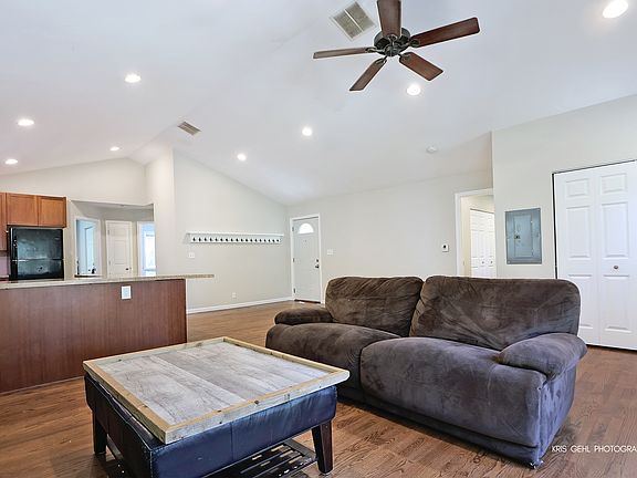 5th image of 1418 Meadowbrook Dr