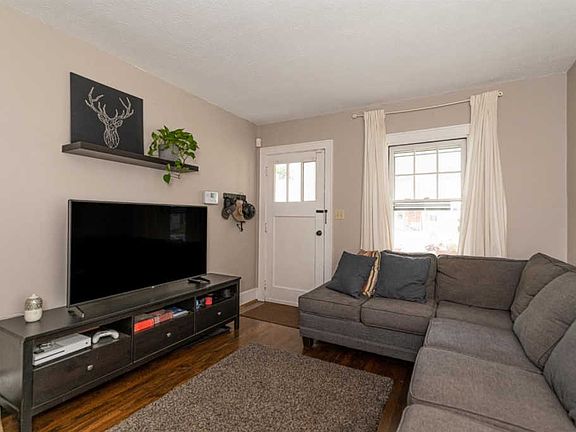 4th image of 6833 Hurd Ave