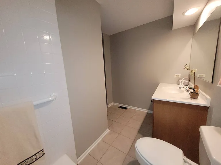 25W135 Essex Ave — Photo 12