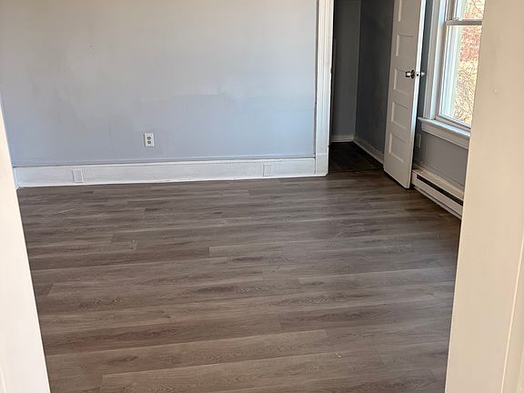 5th image of 157 Lounsbury St #2