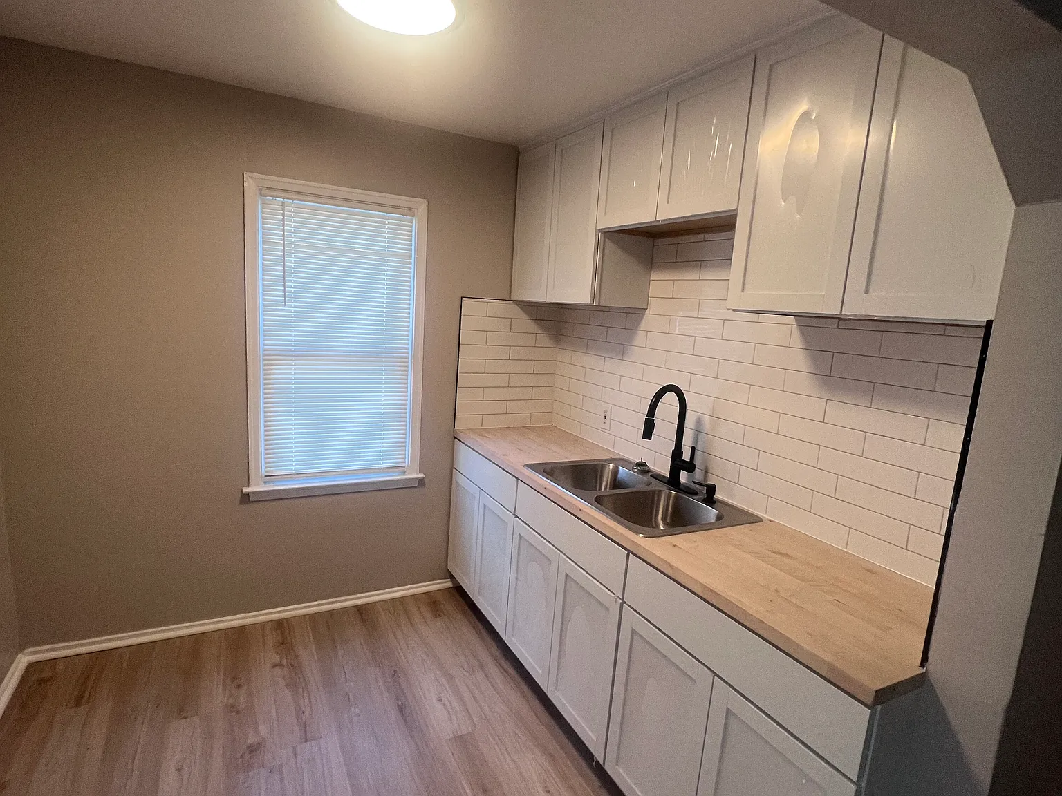 2 bed, 770 sqft, $1,100 — Photo 2