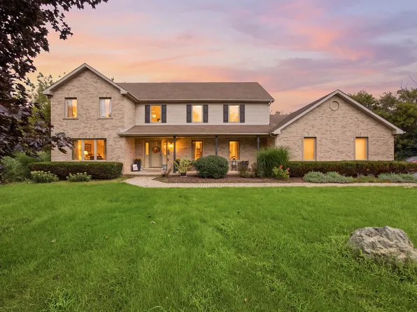 8N055 Secretariat Ct, St Charles, IL 60175