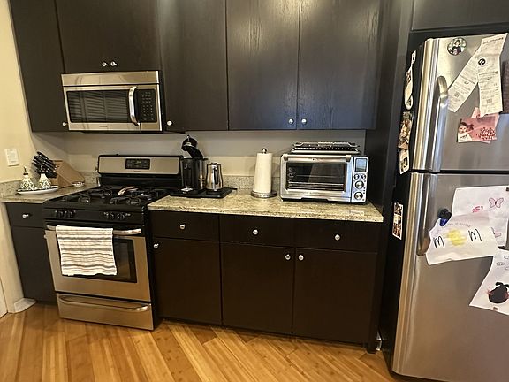 2nd image of 1522 W Superior St #3