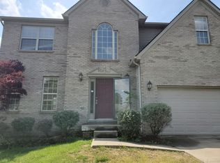 9032 Black Powder Ln, Louisville, KY 40228