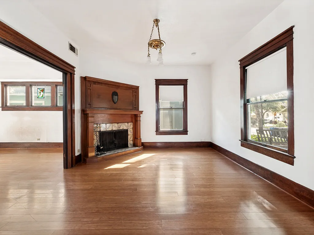 4 bed, 2340 sqft, $3,150 — Photo 4