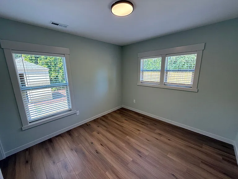 805 Boxwood Ln SE — Photo 10