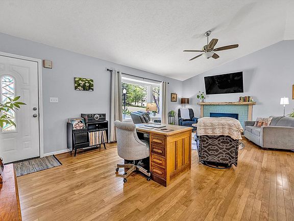 4th image of 107 Casaloma Dr