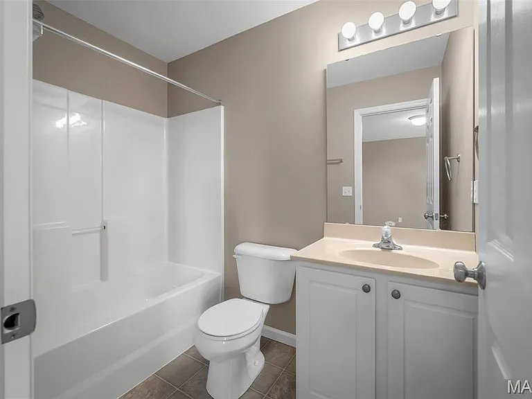 324 Savannah Ter — Photo 14