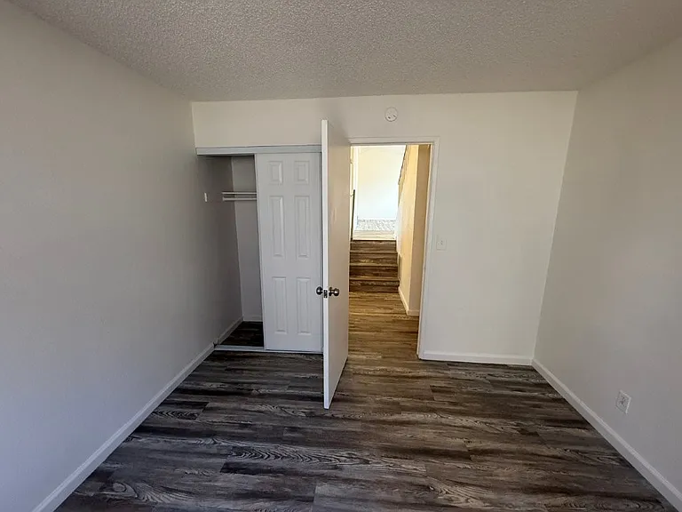 131 Glasgow Way — Photo 46