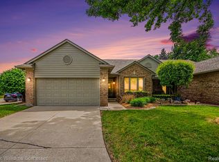 4432 Thornwood Ct, Warren, MI 48092