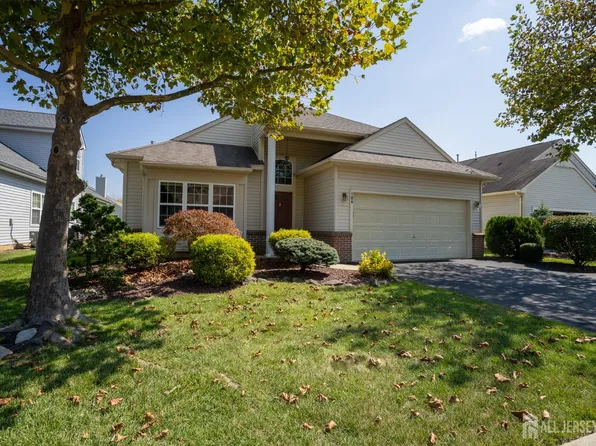 186 Valencia Dr, Monroe Township, NJ 08831