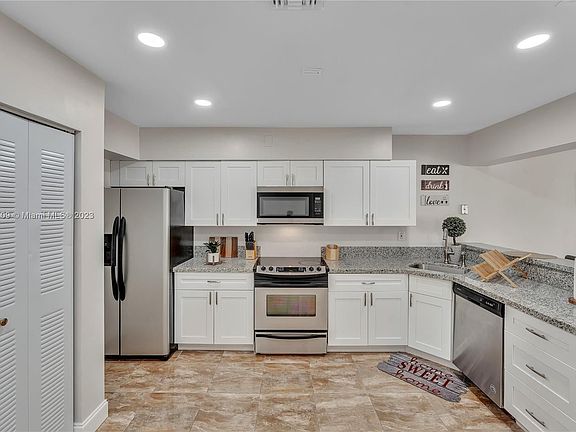 5th image of 3241 NE 17th Ave Unit N