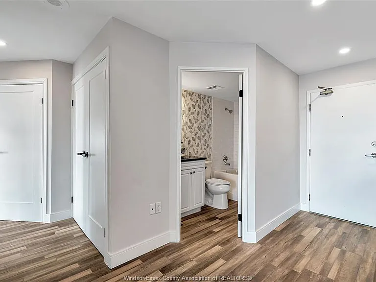 75 Riverside Dr E #1902 — Photo 14