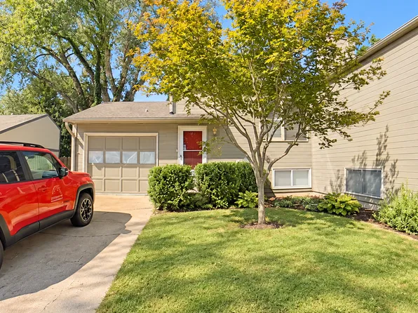 2041 Shirley Ln, Manhattan, KS 66502