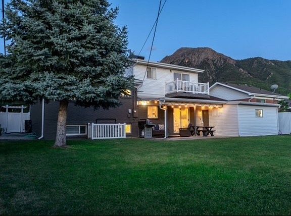 Backyard for entertaining!