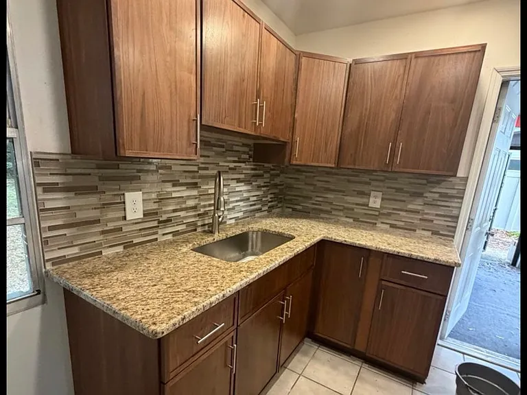 4516 Fountainbleau Rd — Photo 8