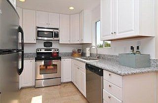 3rd image of 904 Bancroft Ave