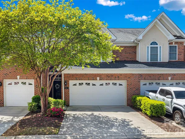 144 Villa Lake Dr, Fort Mill, SC 29708