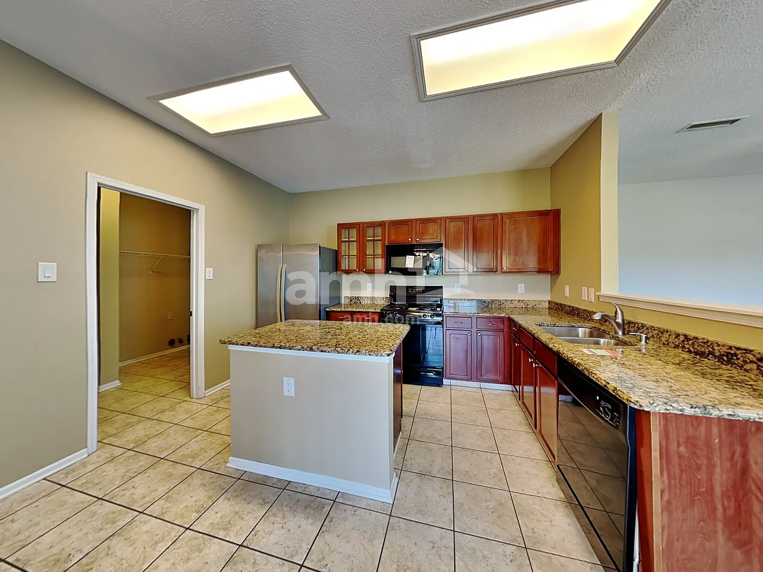 3 bed, 2.5 bath, 2152 sqft, $2,380 — Photo 3