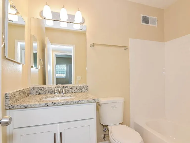 512 Sutton Pl — Photo 14
