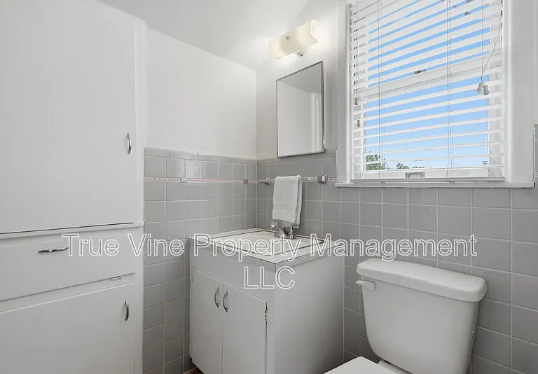 2423 W Gramercy Pl — Photo 34