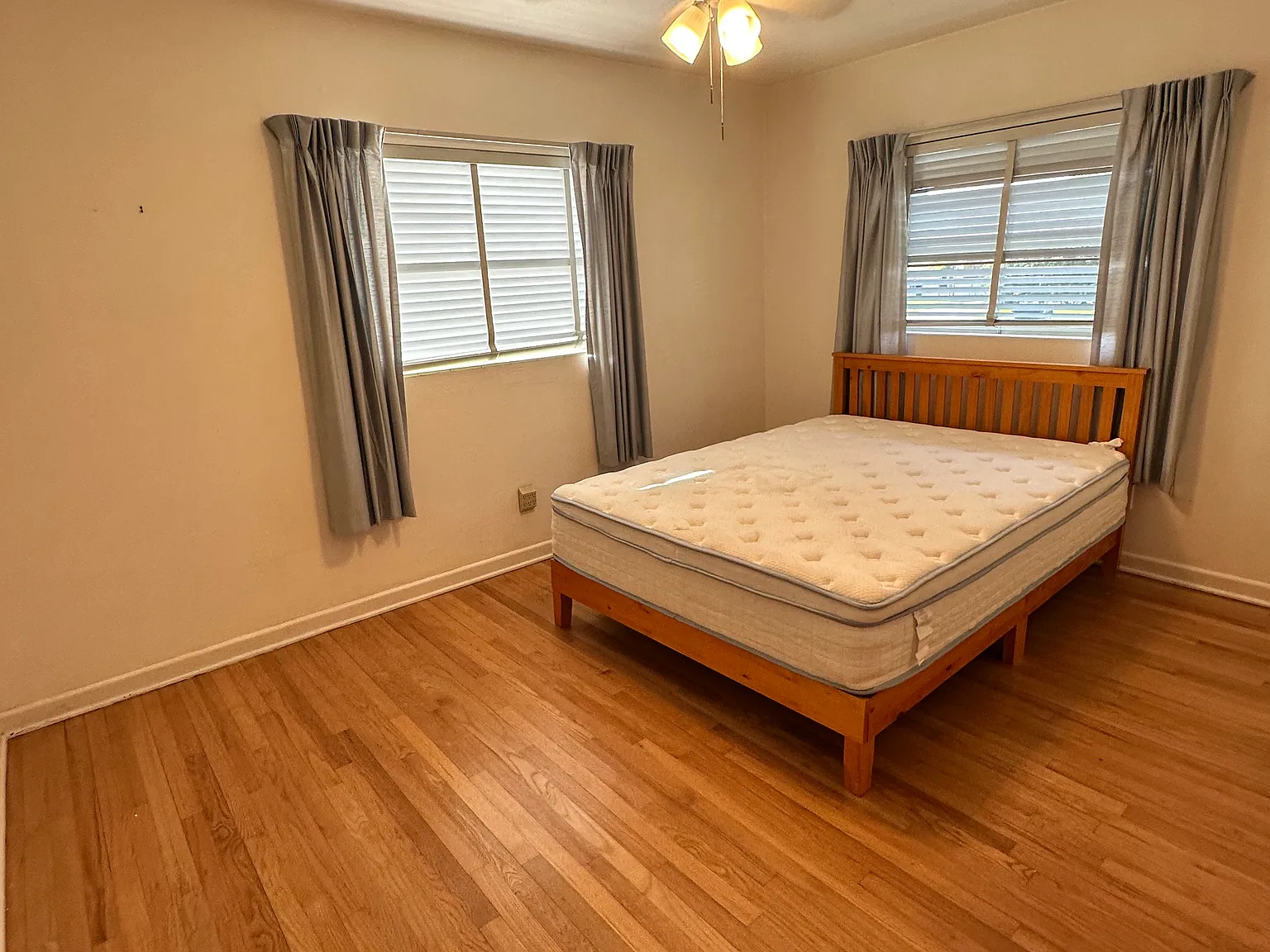 2879 Naples Dr — Photo 3