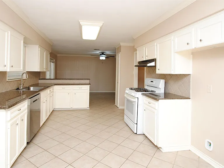 10034 Cedardale Dr — Photo 13