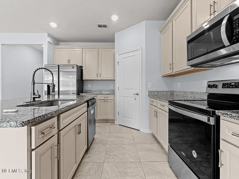 14407 Spring Light Cir — Photo 20