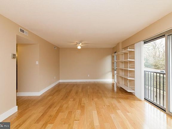 2nd image of 1300 Army Navy Dr APT 311