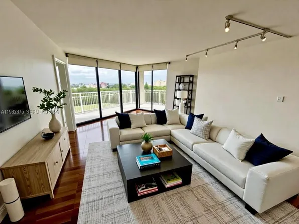 1000 Quayside Ter, Miami, FL