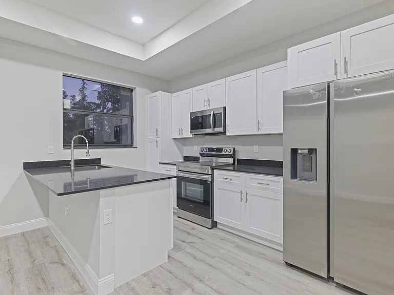 950 Alcalde St E — Photo 12