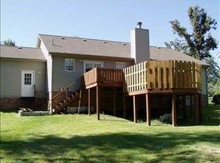 135 Raintree Dr, Paducah, KY 42001