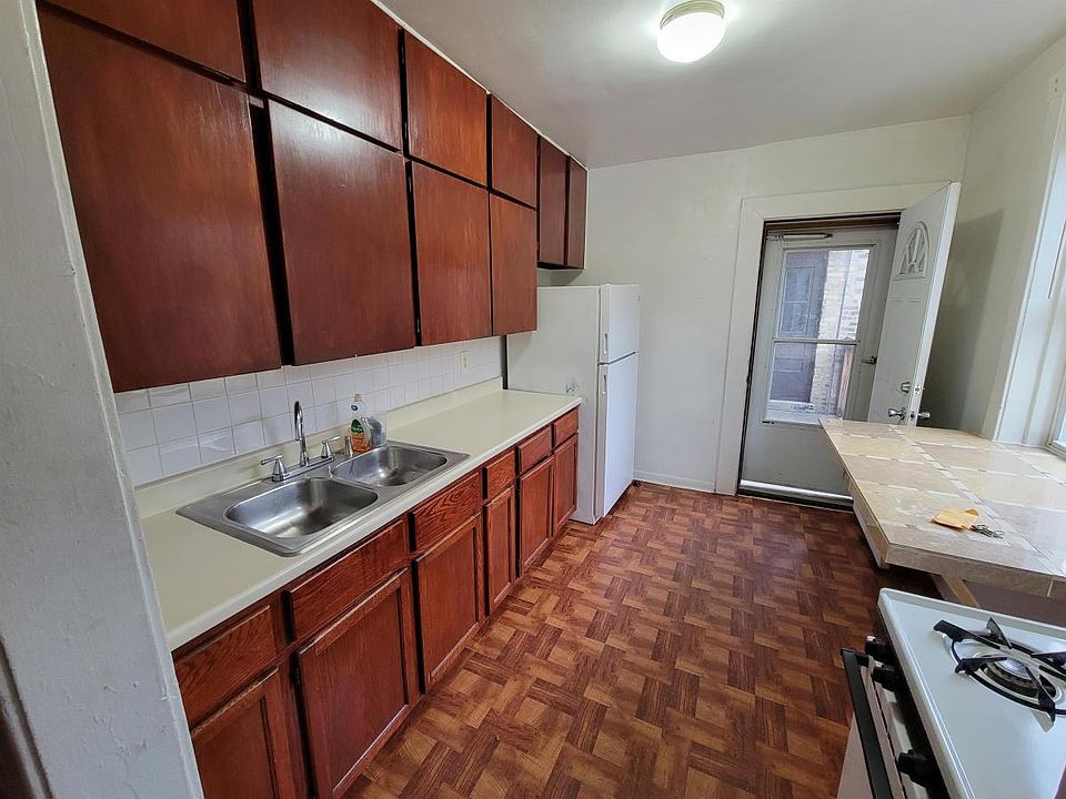 1st image of 4830 N Avers Ave APT 2E