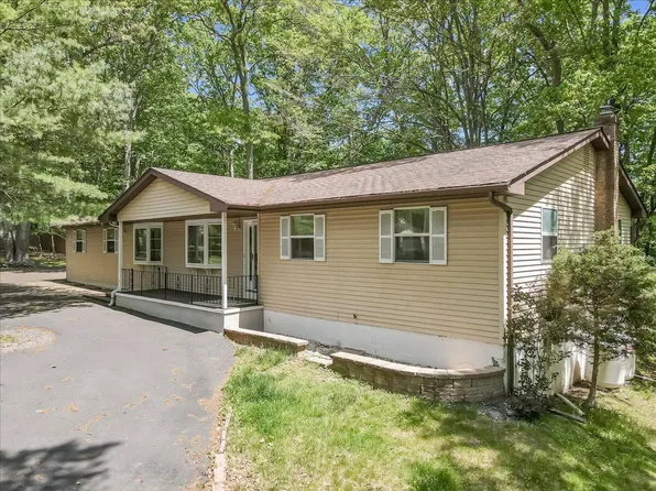297 Whispering Hills Dr, East Stroudsburg, PA 18301