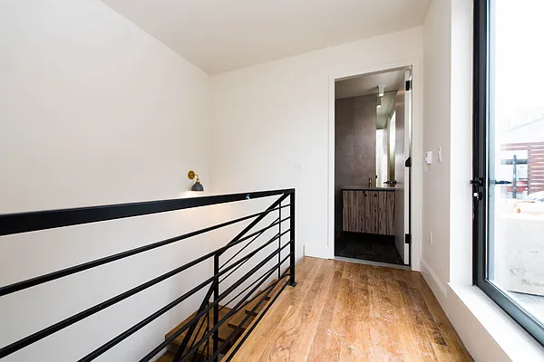 Rented by Nooklyn NYC LLC | media 82