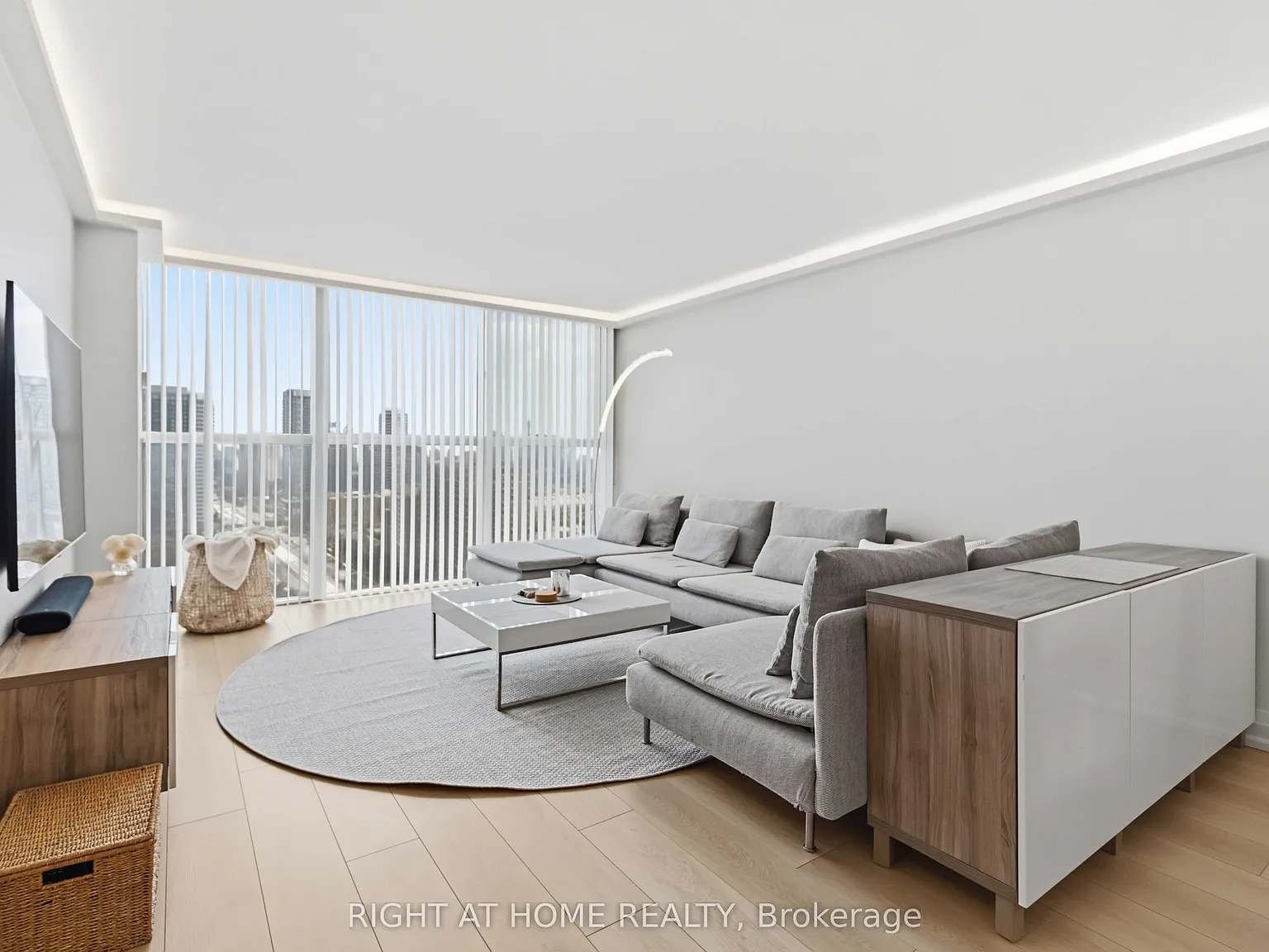 2 bed, $3,100 — Photo 1