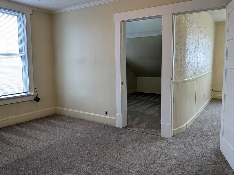 201 W Memorial Dr #3 — Photo 2