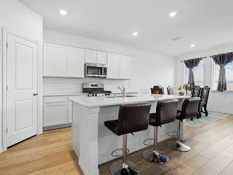 1713 Lake Grove Dr — Photo 23
