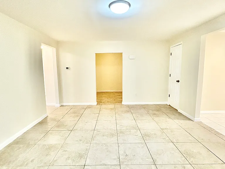164 Rossiter Ave #1 — Photo 33