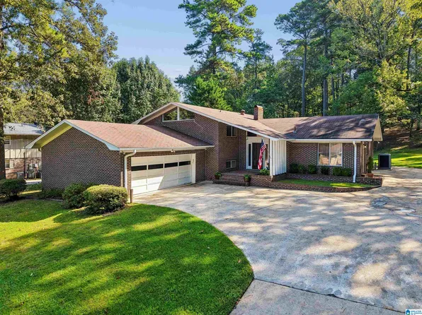 923 Pine Haven Dr, Bessemer, AL 35023