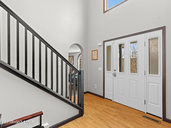 5th image of 226 Regent St