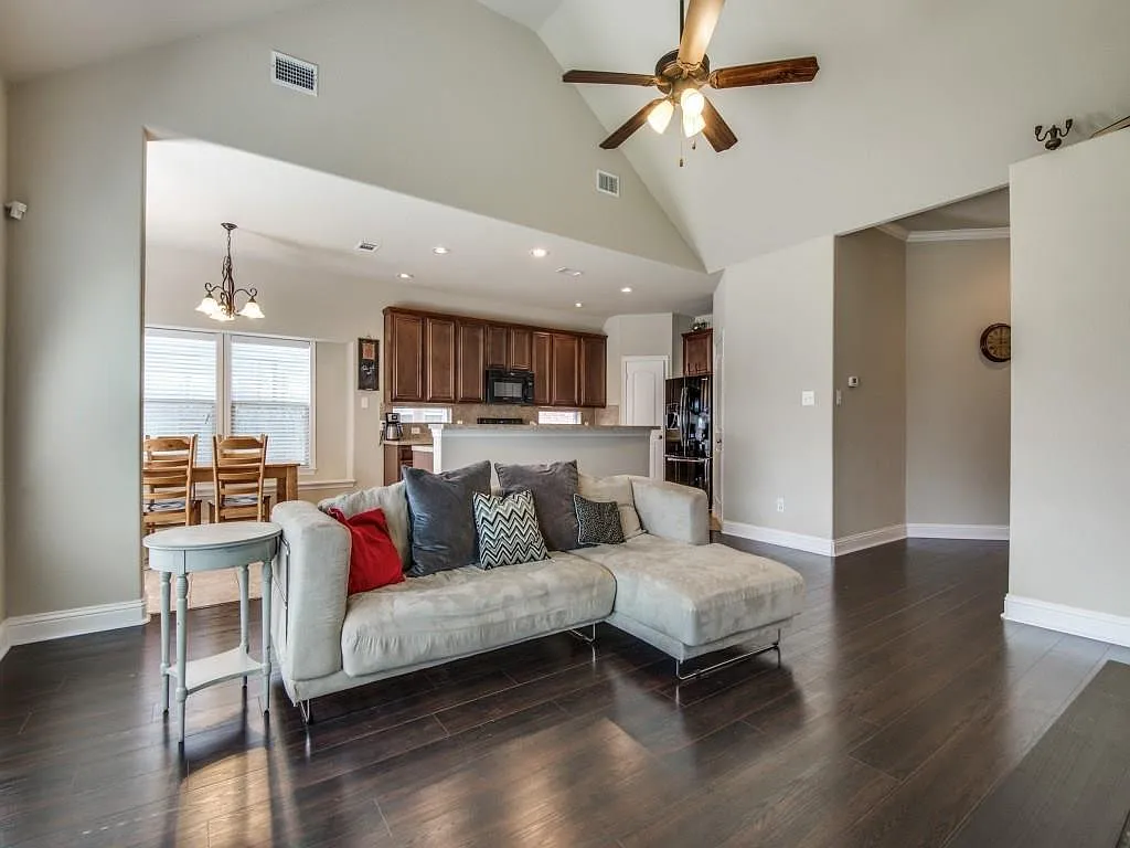 3 bed, 1510 sqft, $1,950 — Photo 2