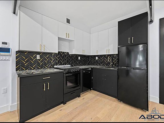 3rd image of 154 Lenox Rd #8H