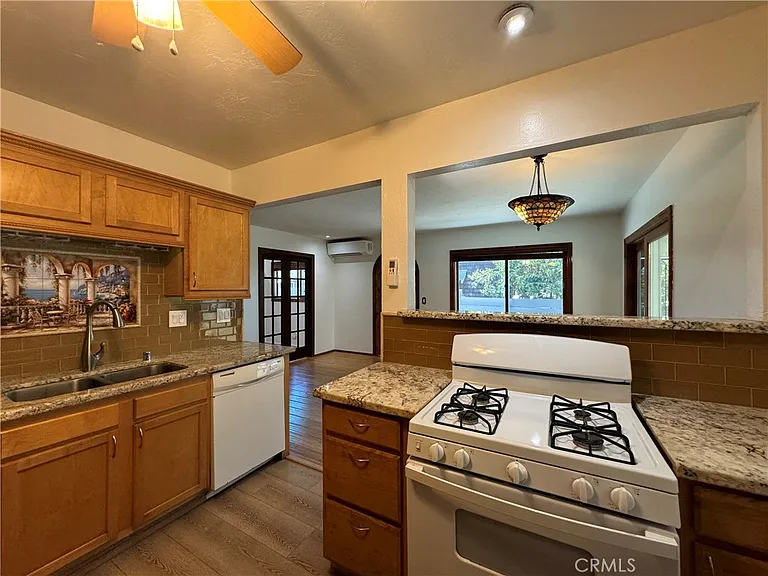 2022 Dawson Ave — Photo 3
