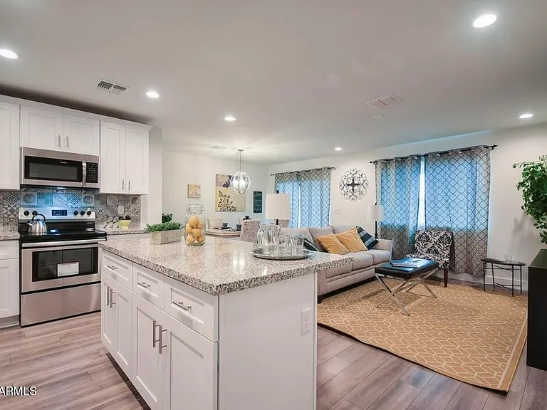 4281 W Taylor St — Photo 2